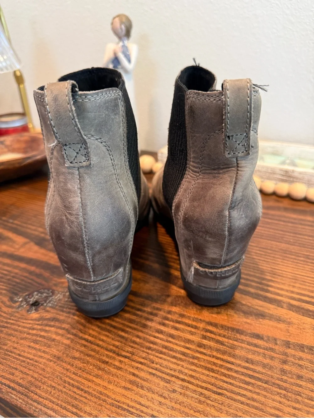 Sorel Women’s Joan of Arctic Wedge II Chelsea Boots Nubuck Gray Leather Size 8